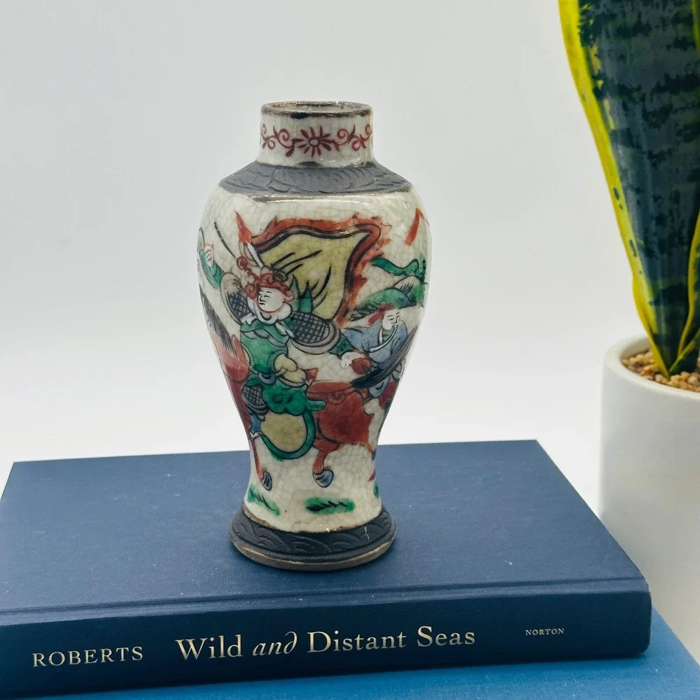 Vintage or Antique Chinese Nanking Crackle Glaze Vase Warrior Battle Scene 6.25